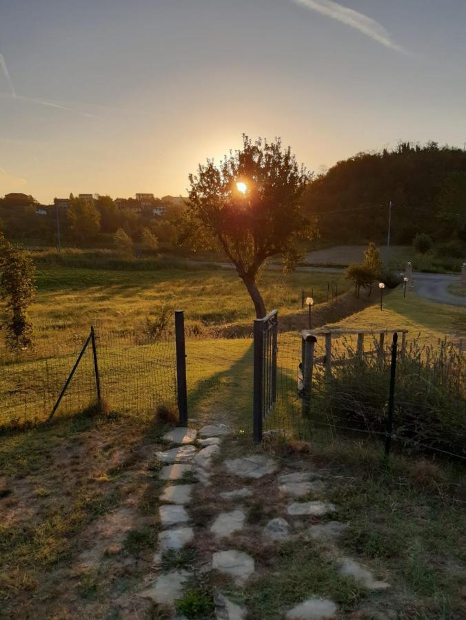 Agriturismo "Veritas" Bed & Wine Casaleggio Boiro ภายนอก รูปภาพ