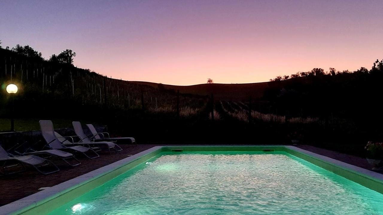 Agriturismo "Veritas" Bed & Wine Casaleggio Boiro ภายนอก รูปภาพ