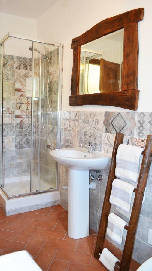 Agriturismo "Veritas" Bed & Wine Casaleggio Boiro ภายนอก รูปภาพ