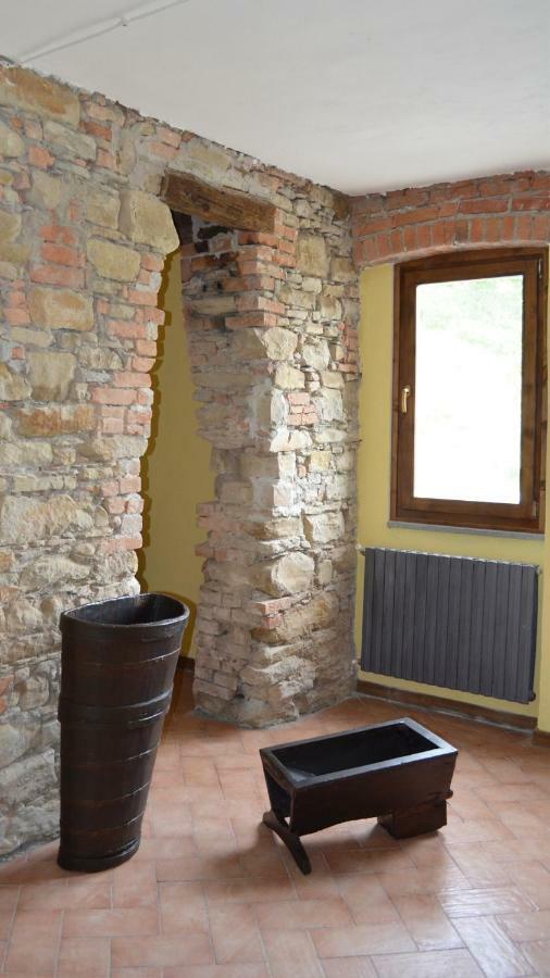 Agriturismo "Veritas" Bed & Wine Casaleggio Boiro ภายนอก รูปภาพ