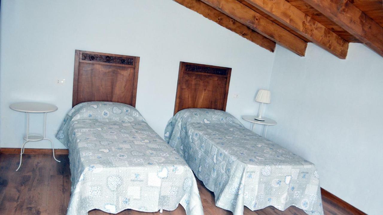 Agriturismo "Veritas" Bed & Wine Casaleggio Boiro ภายนอก รูปภาพ