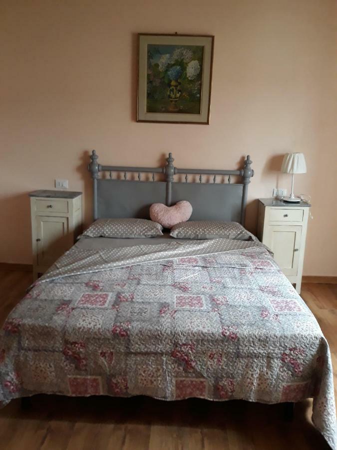 Agriturismo "Veritas" Bed & Wine Casaleggio Boiro ภายนอก รูปภาพ