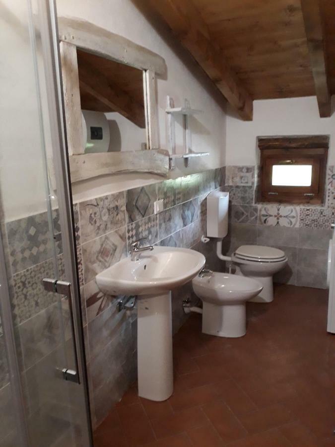 Agriturismo "Veritas" Bed & Wine Casaleggio Boiro ภายนอก รูปภาพ