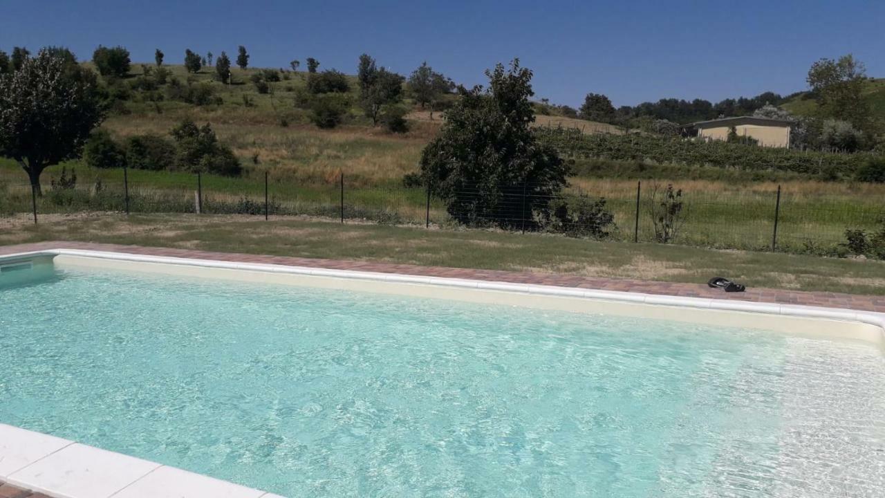Agriturismo "Veritas" Bed & Wine Casaleggio Boiro ภายนอก รูปภาพ