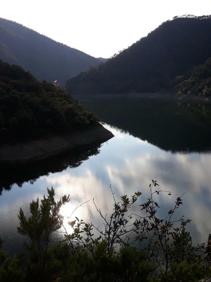 Agriturismo "Veritas" Bed & Wine Casaleggio Boiro ภายนอก รูปภาพ