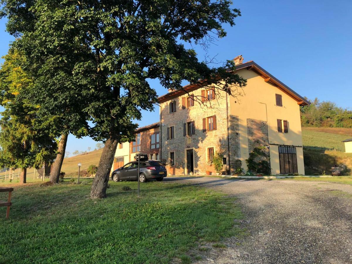 Agriturismo "Veritas" Bed & Wine Casaleggio Boiro ภายนอก รูปภาพ